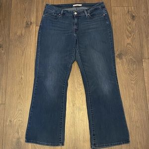 Like new Levi’s curvy bootcut jeans
